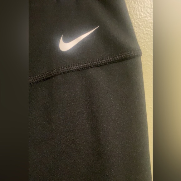 NIKE women’s black biker shorts XL. - Picture 4 of 4